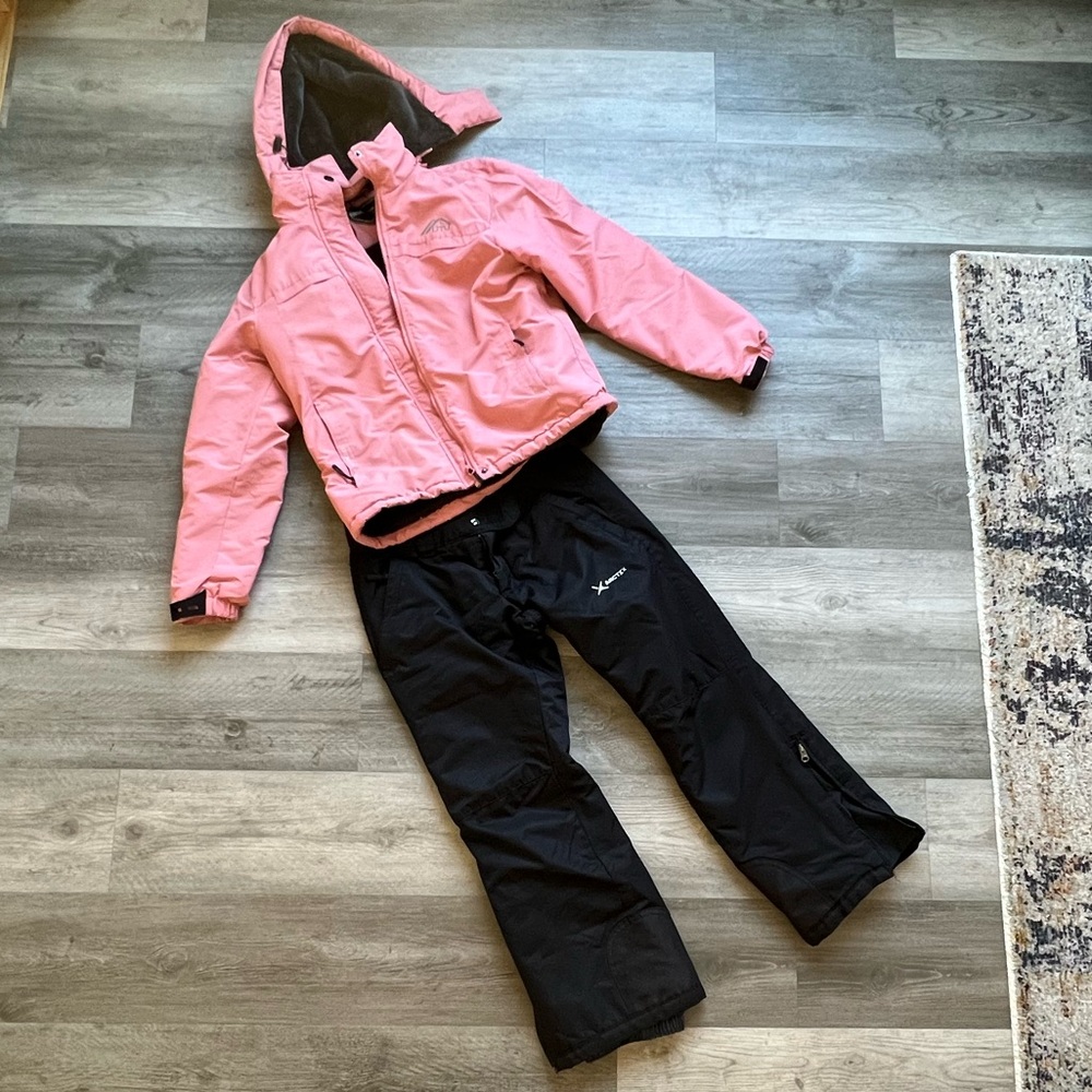 Snowboard jacket and pants